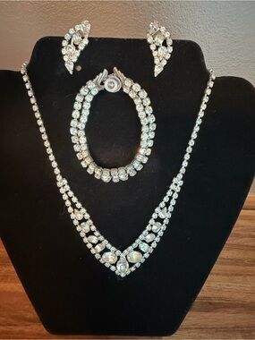 Classic Clear Crystal Necklace, Bracelet & Earring Set - Silver Tone